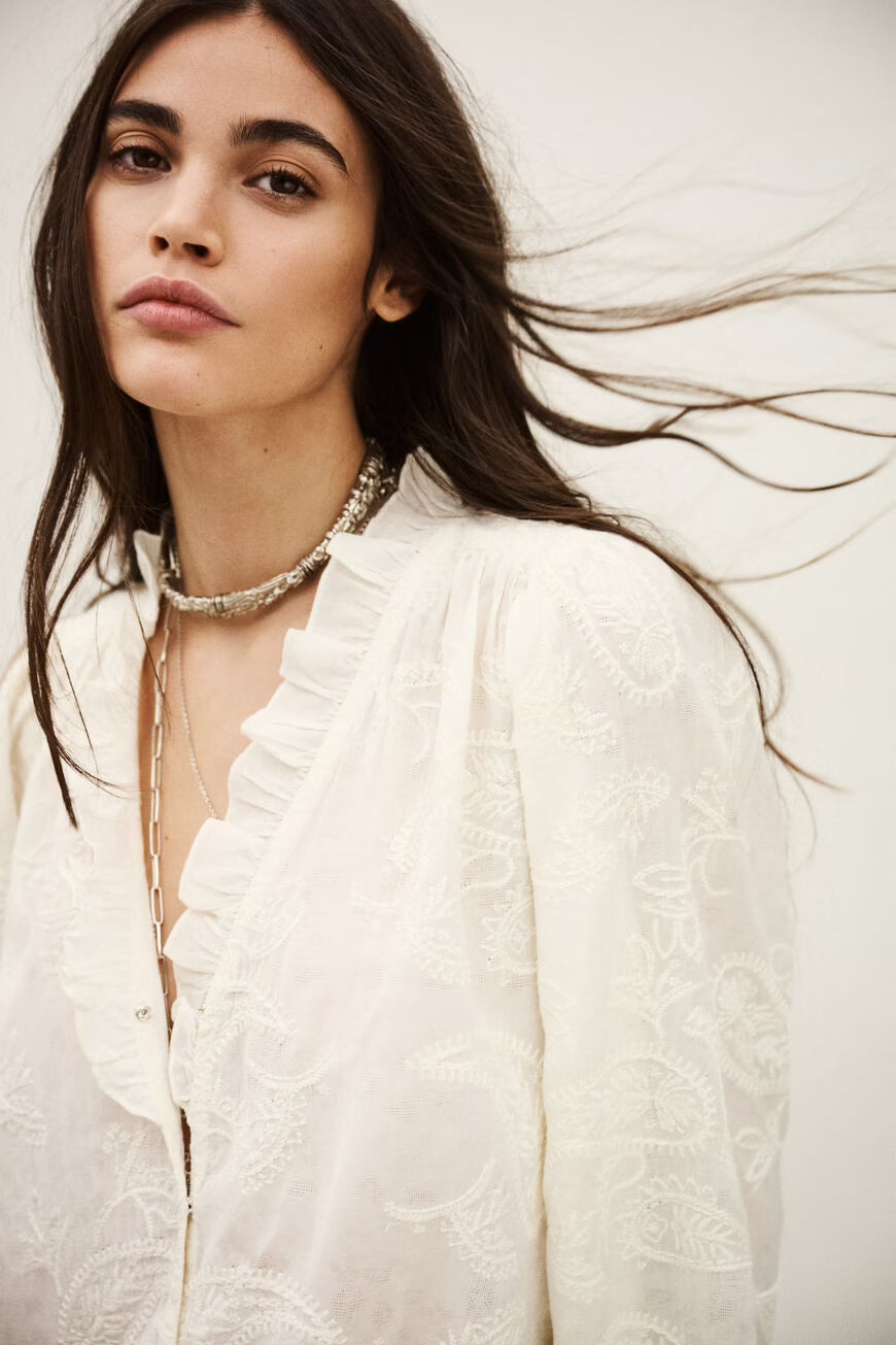 Blusa com bordados