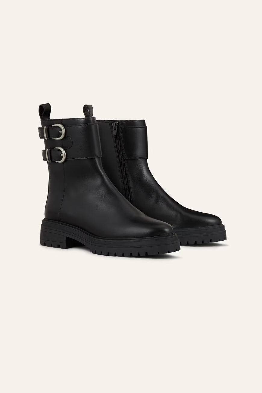 Botas em couro