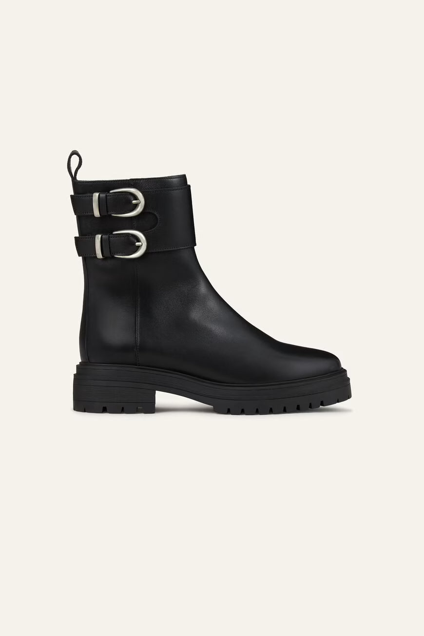 Botas em couro