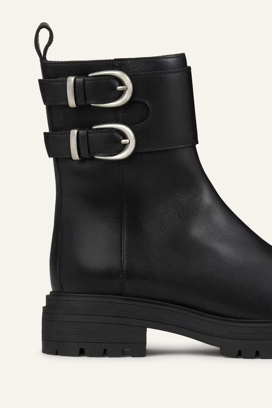 Botas em couro