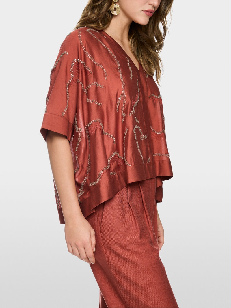 Blusa com pequenas pérolas