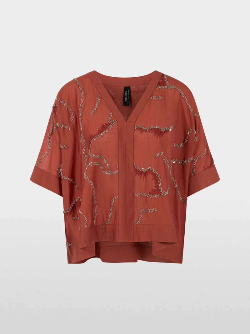 Blusa com pequenas pérolas