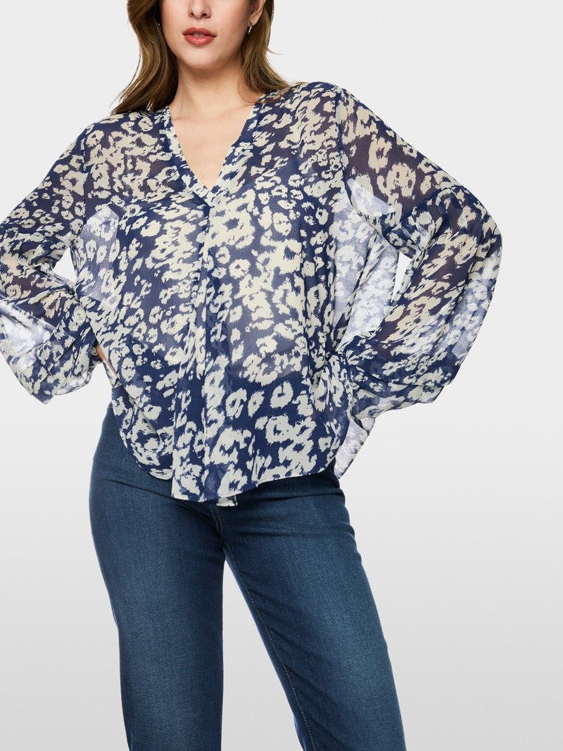 Blusa em tecido fluido estampada