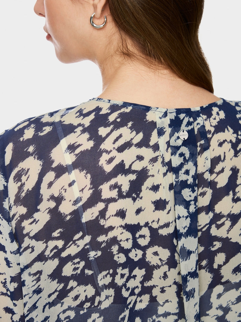 Blusa em tecido fluido estampada