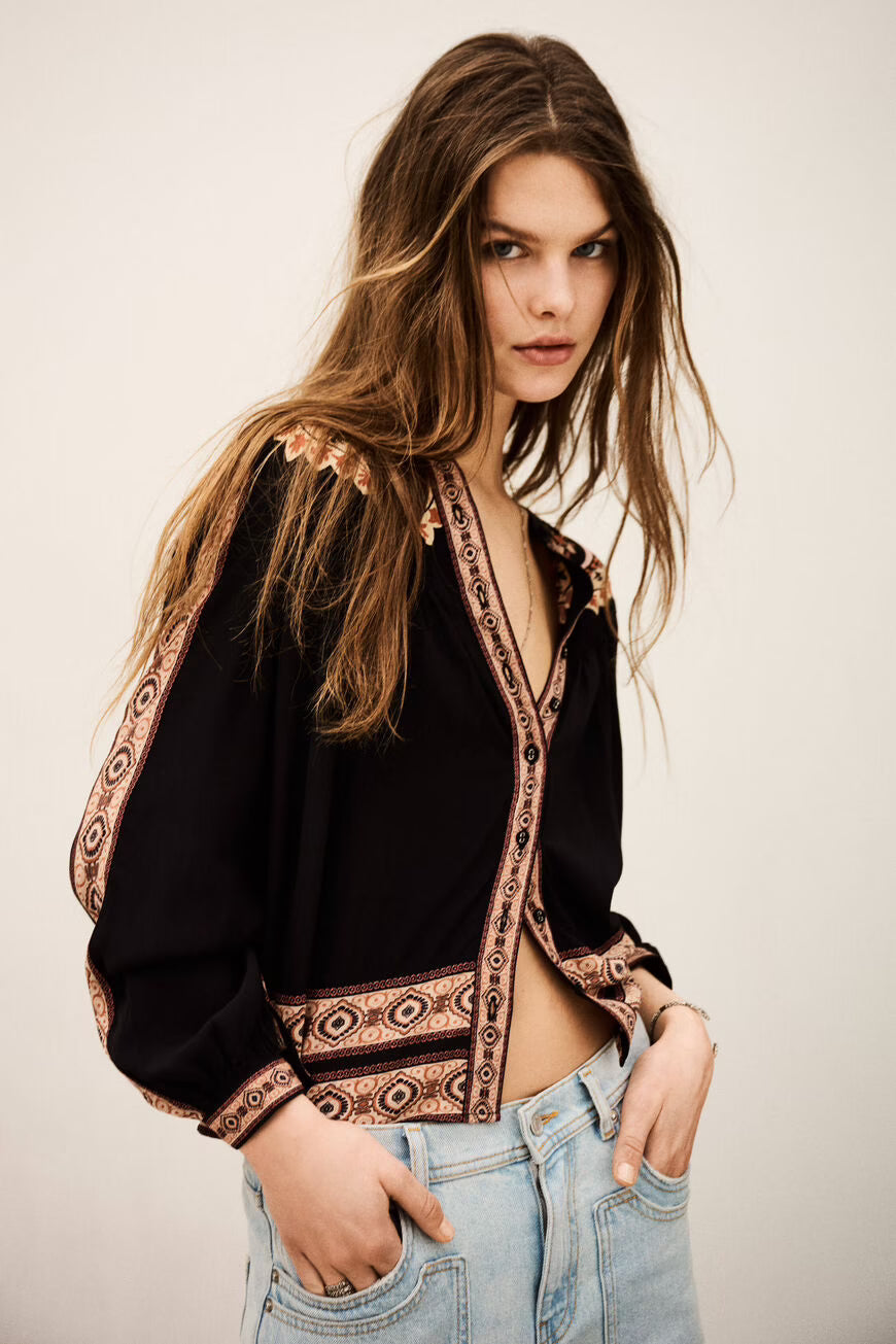 Blusa estampada e larga