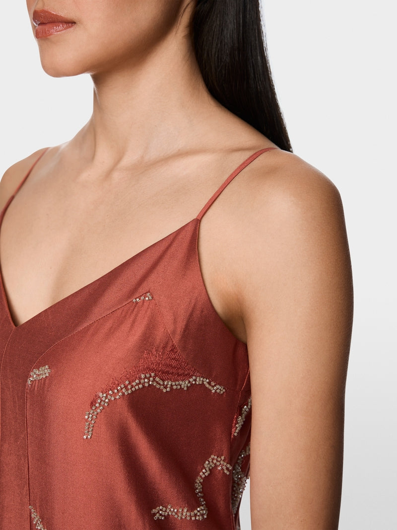 Vestido com pequenas pérolas