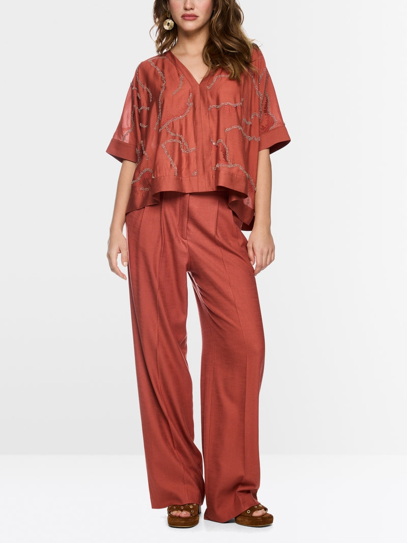 Blusa com pequenas pérolas