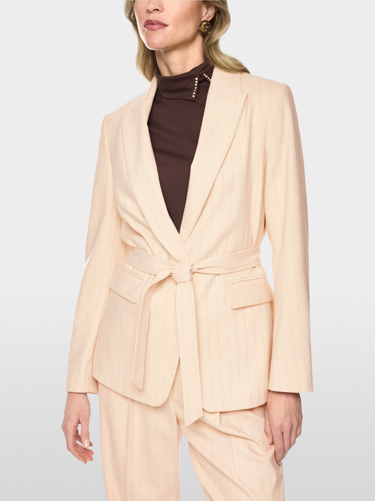 Blazer risca de giz com cinto