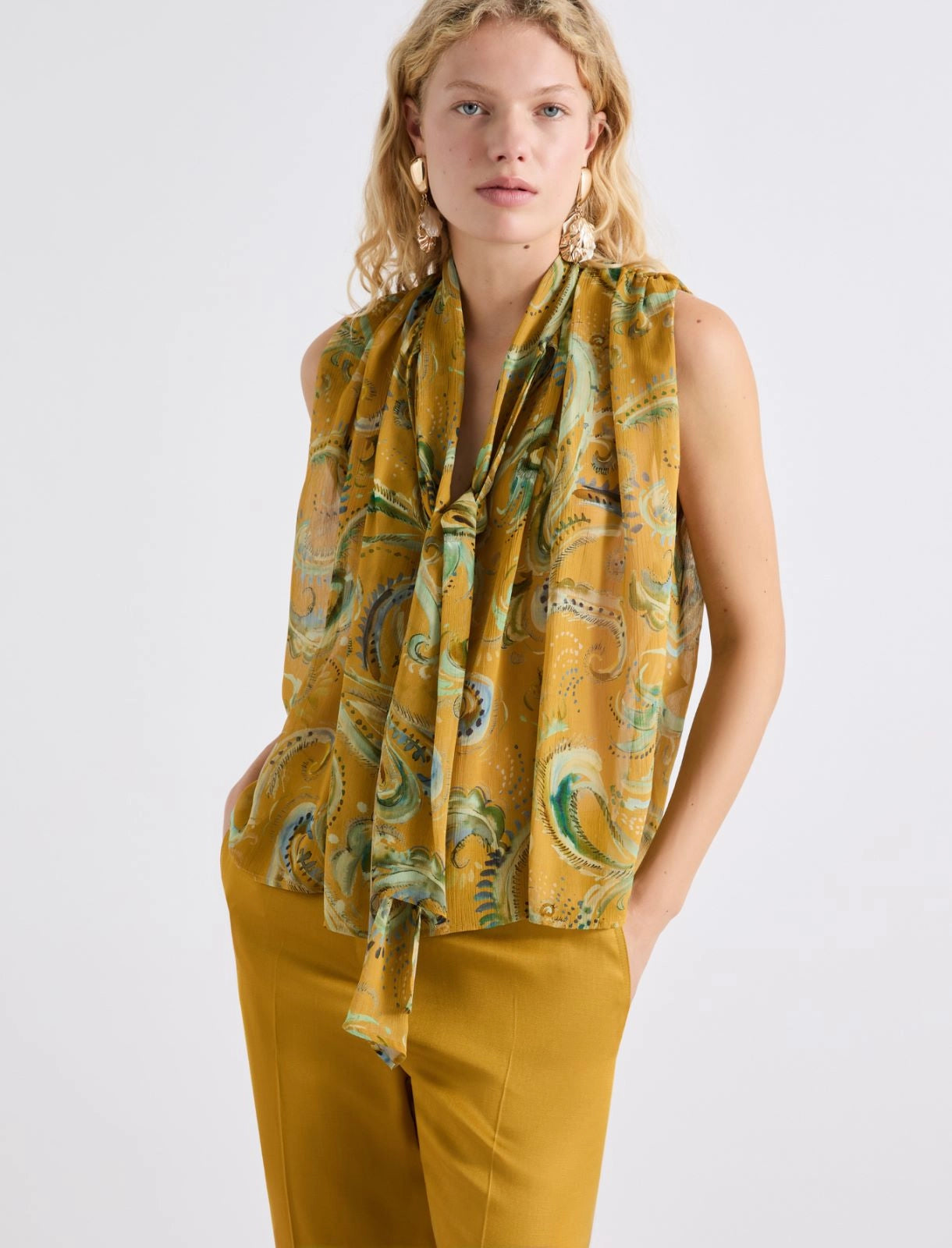 Top/Blusa em crepe estampado