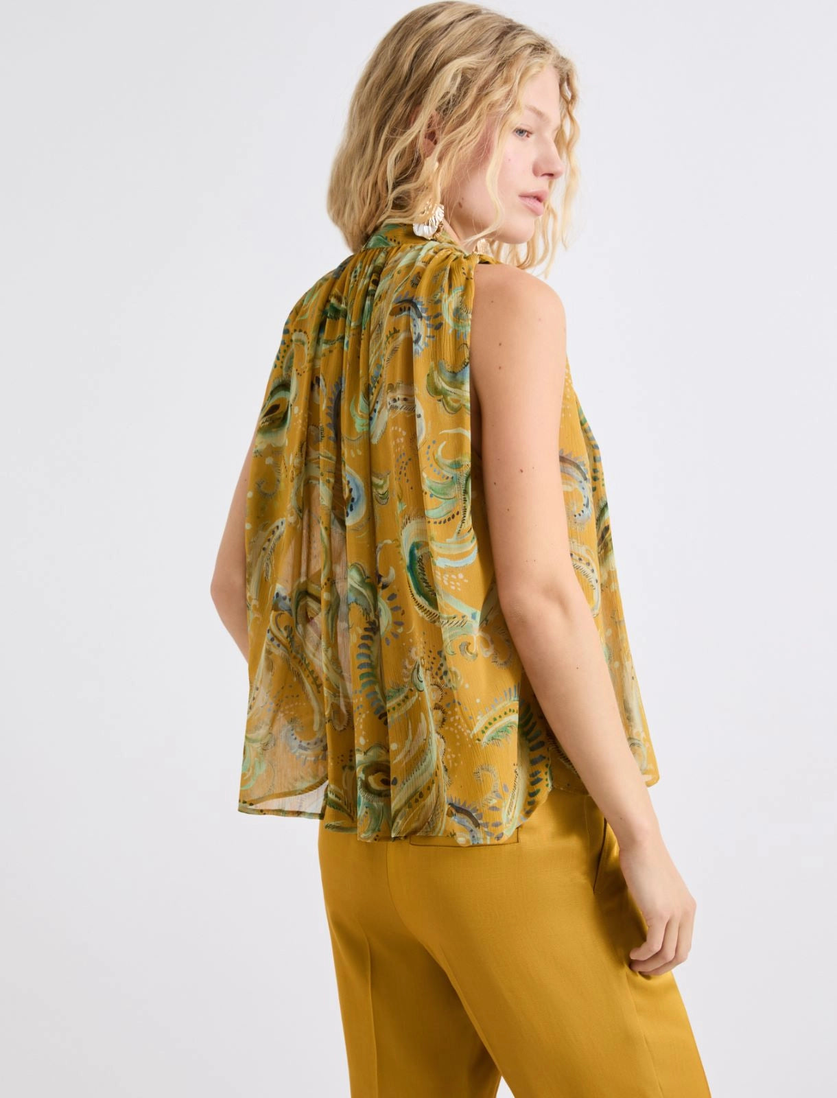 Top/Blusa em crepe estampado