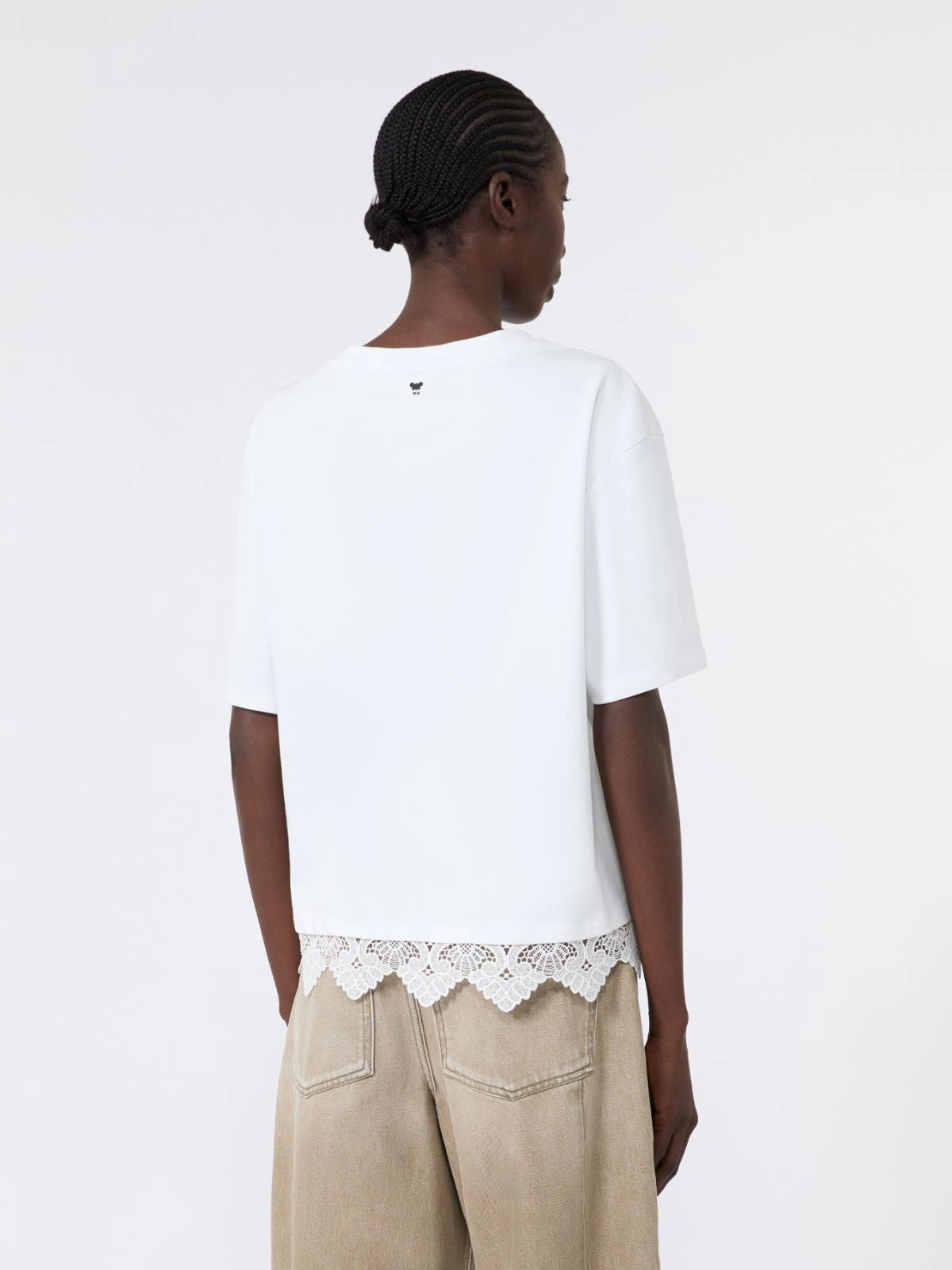 T-shirt em algodão com renda