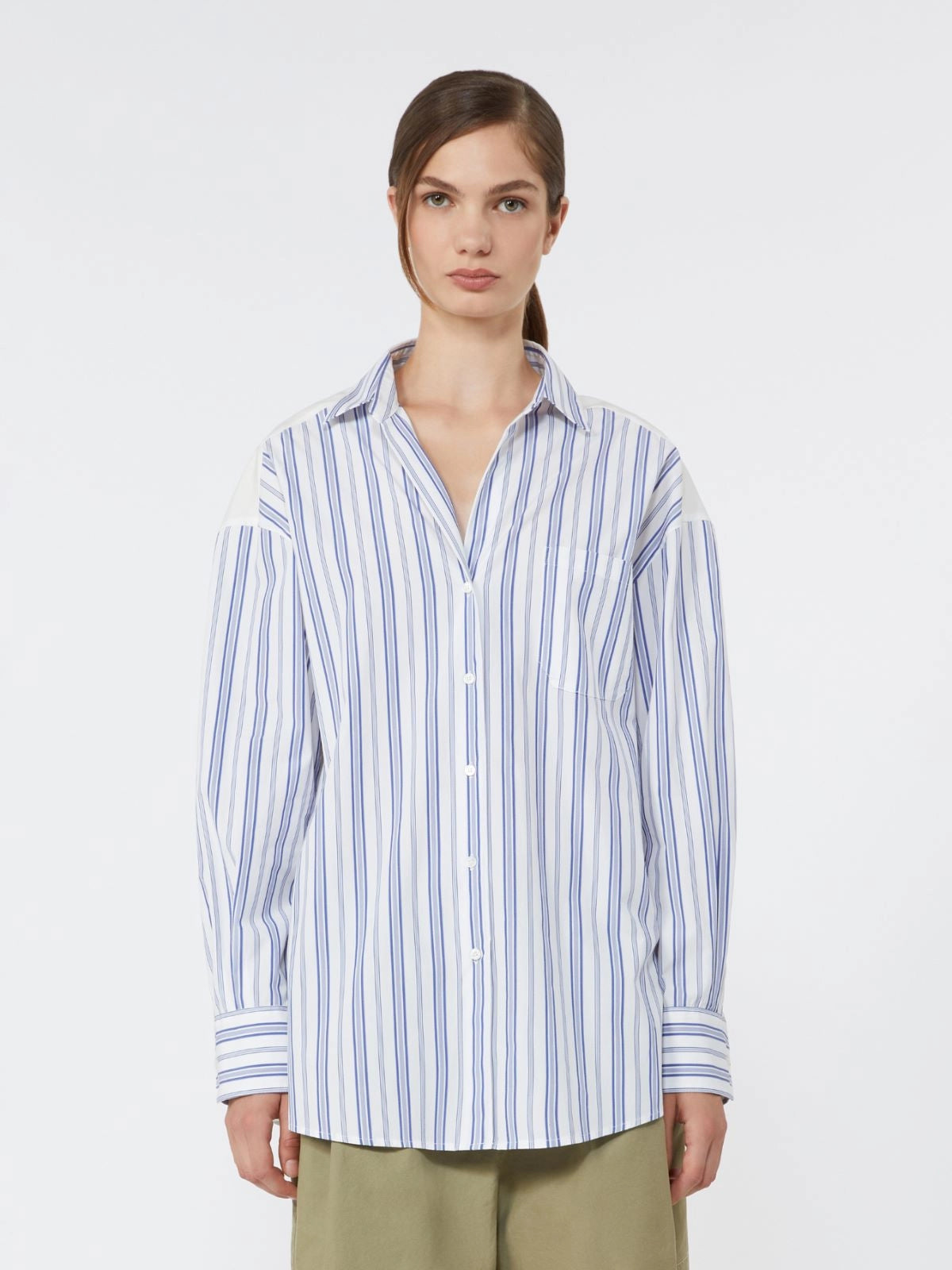 Camisa às riscas com renda vazada
