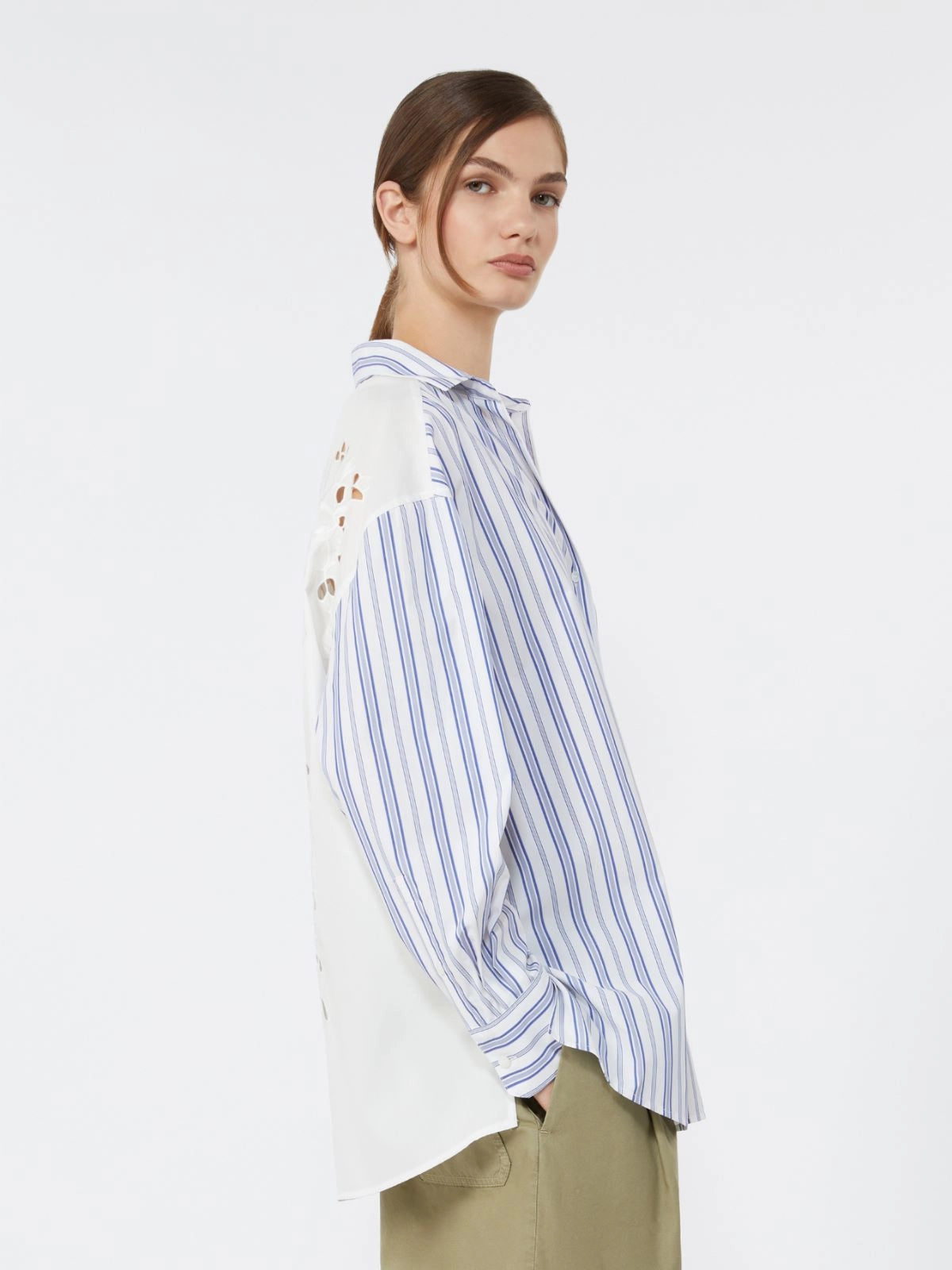 Camisa às riscas com renda vazada