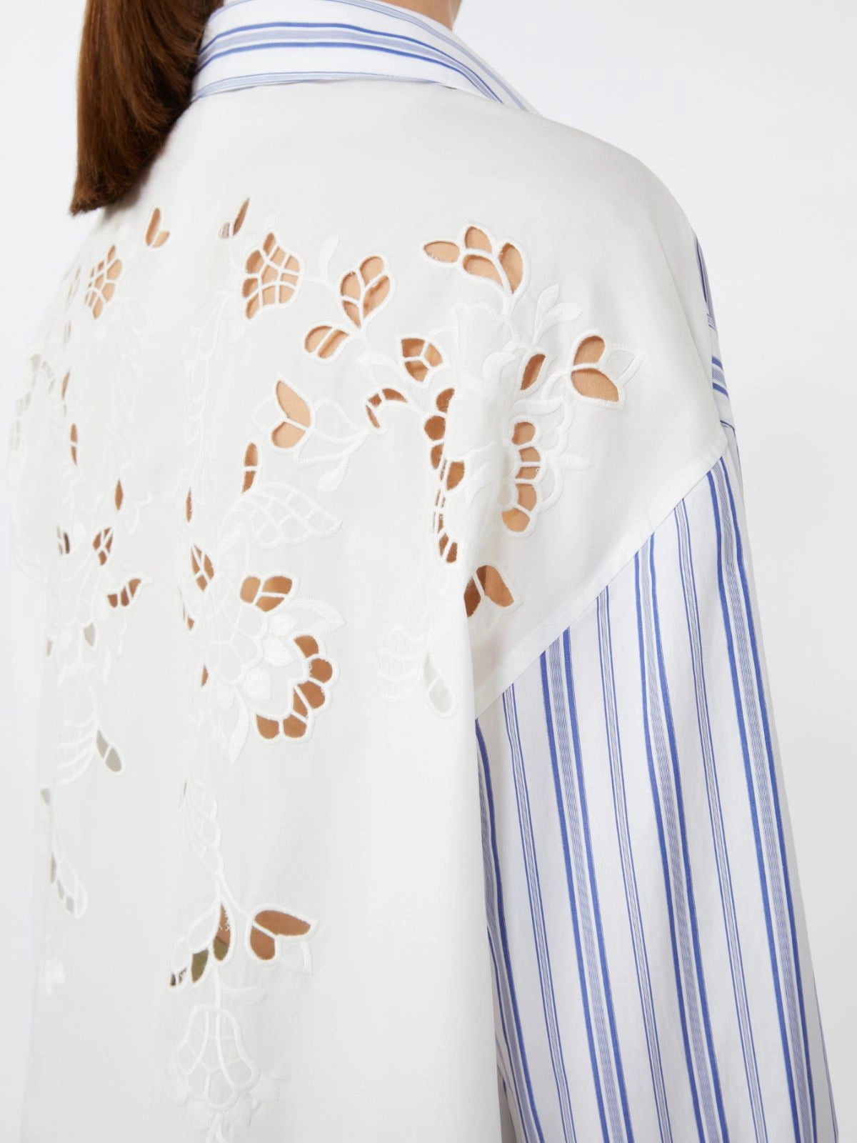 Camisa às riscas com renda vazada